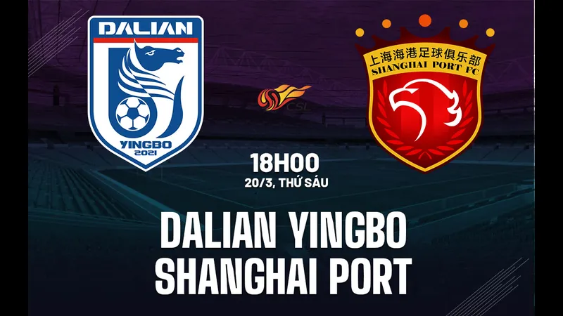 Cầu thủ Dalian Yingbo và Shanghai Port tranh chấp quả bóng Cầu thủ Dalian Yingbo và Shanghai Port tranh chấp quả bóng